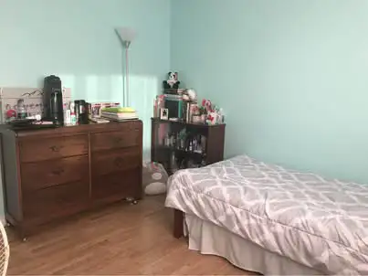 Private room and Separate bathroom  in Room Rentals & Roommates in Barrie - Image 4