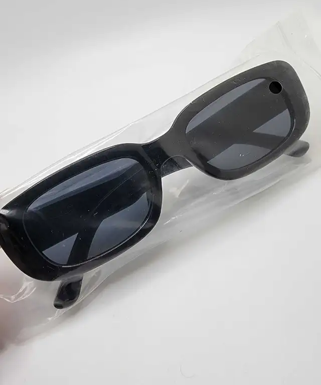 Rectangle 90s Y2K Sunglasses – Retro Black Frame Unisex | UV400  in Multi-item in City of Toronto - Image 5