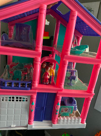 Kids connection doll house playset