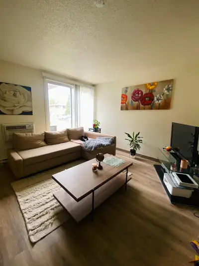 2BD Renovated Townhouse (Apple Meadows in Heritage Park)
