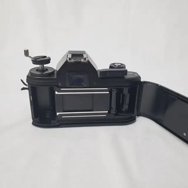 Nikon EM 35mm Film Camera with Nikon 50mm 1:1.8 Series E Lens in Cameras & Camcorders in Ottawa - Image 10