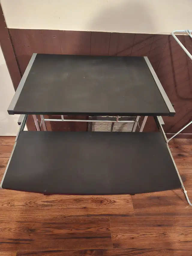 Compact computer desk571967847982049281