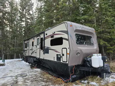Its sunny one day, snowing the next, but dont let that affect your plans. With this fully winterized...