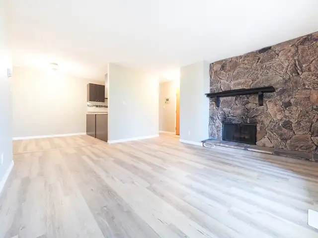 Spacious Newly Renovated 2 Bedroom Apt - Close to Century Park63011177744643122