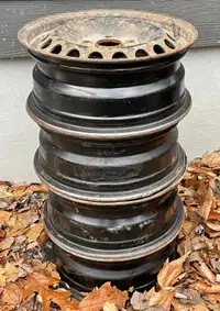 4  pneus hiver sur rims rouillés,  perd pas d'air 50$ 215/60/R15