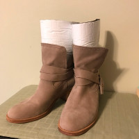 NEW PRICE -UGG Elora Women's Sahara Tan Suede Ankle Boots - SZ 7
