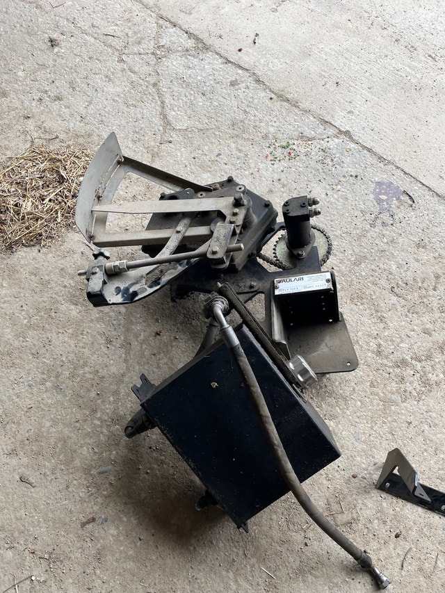 John Deere & Aulari corn planter parts Farming Equipment Kitchener