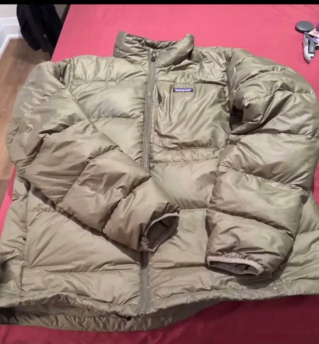 Patagonia Down Jacket in Men's in Mississauga / Peel Region - Image 4
