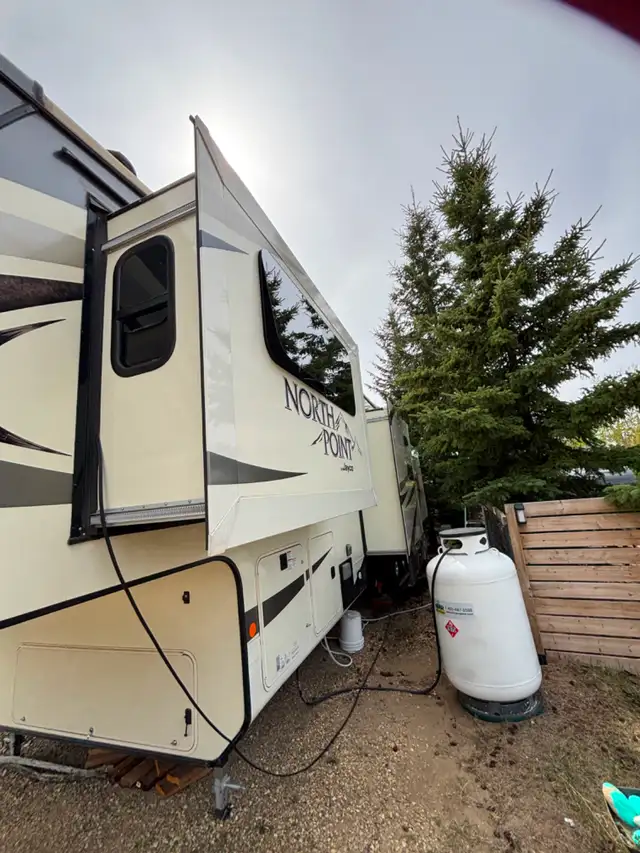 Rare front living room: 2019 Jayco North Point in Travel Trailers & Campers in Red Deer - Image 5