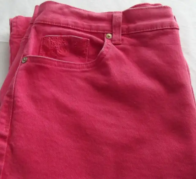 NEW$10.BOTHCaprisSz 14 Pet$6.sz 14  Shorts Pinky $6 in Women's - Tops & Outerwear in Saint John - Image 3