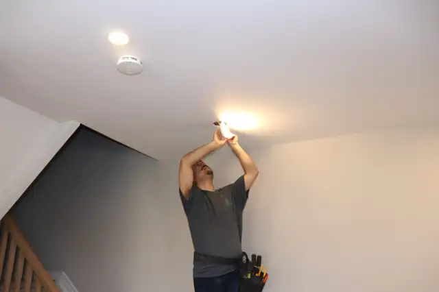 Electrician63672017094913124