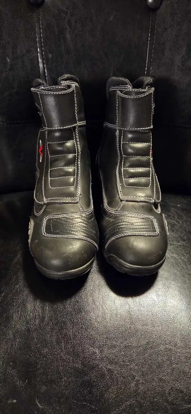 Women's Size 8 NITRO  Leather Motorcycle Riding Boots  in Women's - Shoes in Barrie - Image 6