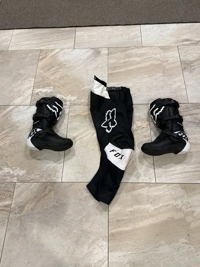 Fox Lean 180  size 24y dirt bike pants Lean  in Kids in Barrie - Image 3