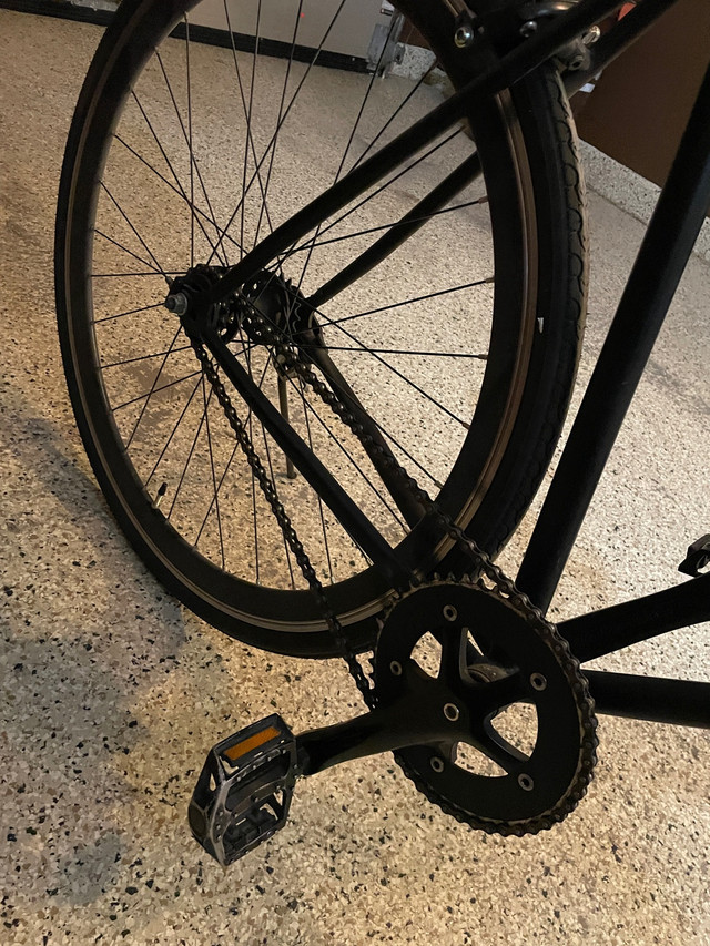 Vélo (One gear) une vitesse de marque Minelli. dans De route  à Ville de Montréal - Image 2