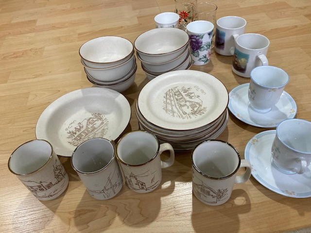 Assorted Dishes and Drinking Glasses in Kitchen & Dining Wares in Cole Harbour - Image 2