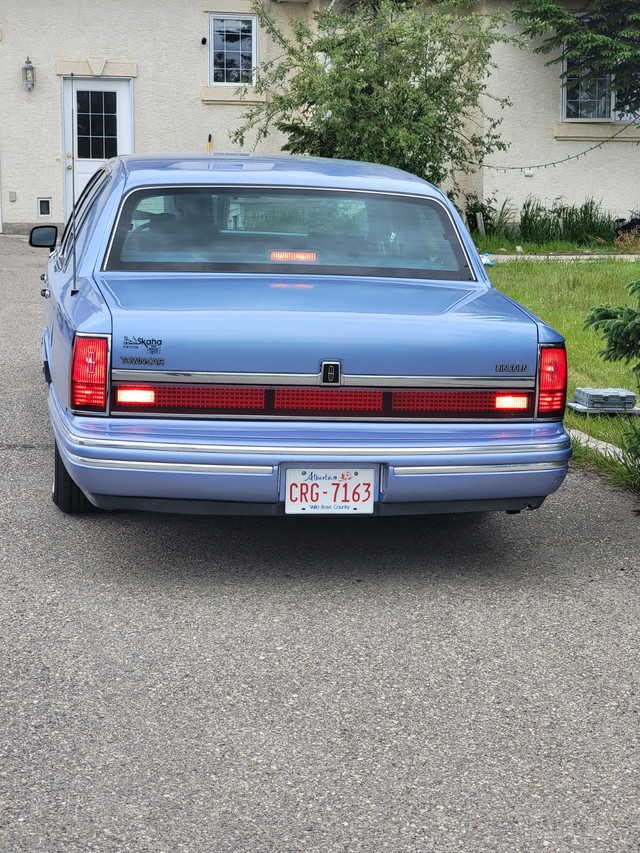 1994 Lincoln Towncar Executive in Cars & Trucks in Calgary