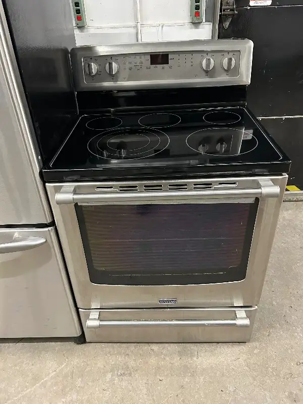 Frigidaire and stove in Stoves, Ovens & Ranges in City of Montréal - Image 11