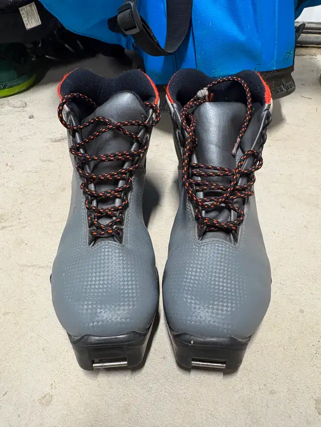 Country ski boots in Ski in Nelson - Image 2