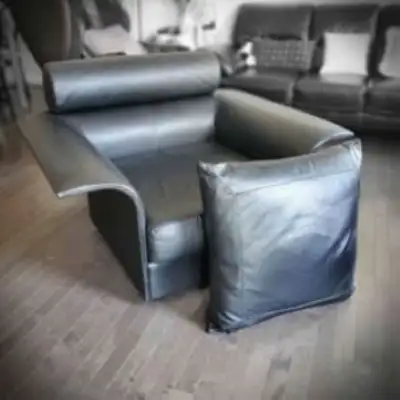 Black Leather Armchair with Movable Cushions (with Zipper)