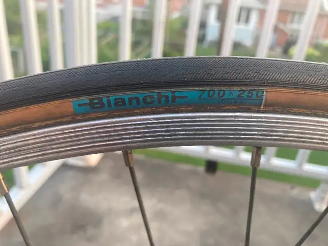 Retro Road Bike Bianchi Piaggio, 12-speed gear, Frame size L in Road in City of Montréal - Image 10