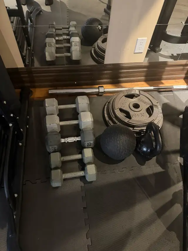 smith machine and whole gym600048682717030404