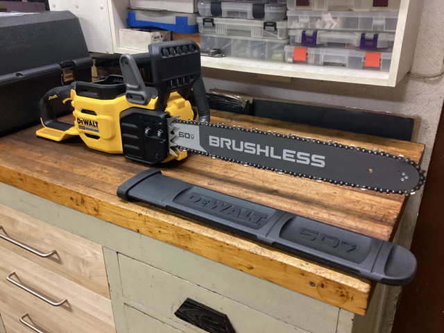 DEWALT 60v MAX BRUSHLESS FLEXVOLT 20” CHAINSAW / CASE in Power Tools in Barrie