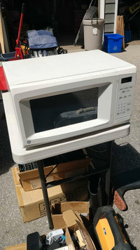 1100W Microwave, working perfectly 