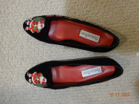 Lady's  Christmas shoes,embroidered,9.5-10M size,black,likenew