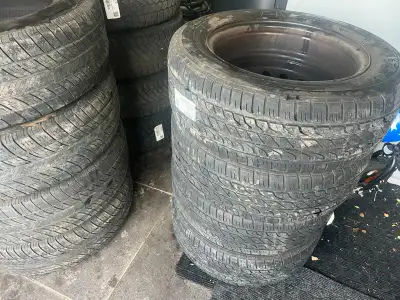 Pneus été 215/60/16 sur jantes patern 5×114,5 Pneus été 235/65/17 Pneus d hiver 225/60/17 sur jantes...