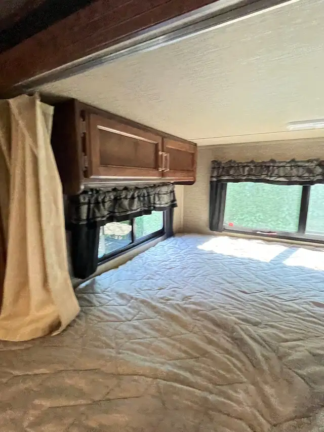 2018 Keystone Ultra Light Outback 240URS in RVs & Motorhomes in Mission - Image 8