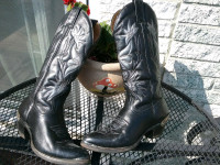 Cowboy Boots black genuine leather excellent conditions. 