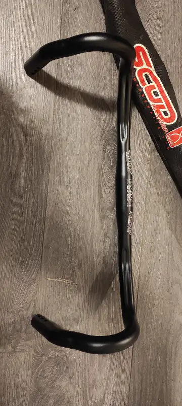 Scud Amoeba road handlebar 31.8x440 in Frames & Parts in City of Toronto - Image 3