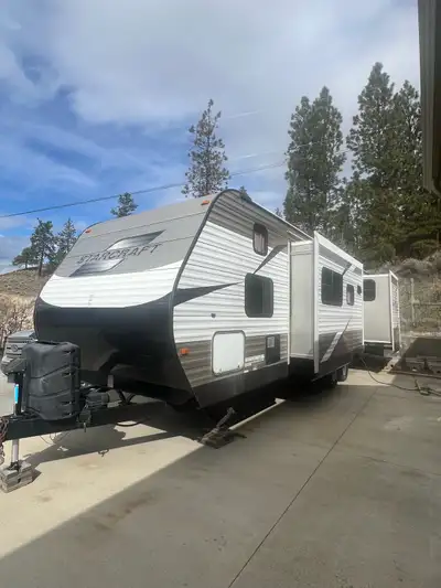 Very clean travel trailer located in Okanagan Falls. Queen bed on a slide, quad bunk room. 2 entranc...