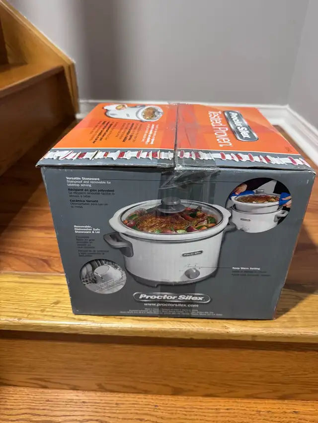 Brand New Proctor Silex 4 Quart Slow Cooker/ Crock Pot for sale! in Microwaves & Cookers in City of Toronto - Image 3