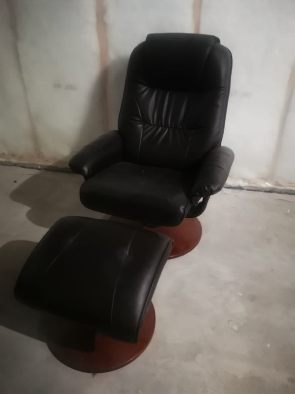 Leather Recliner with foot stool Chairs & Recliners Winnipeg Kijiji