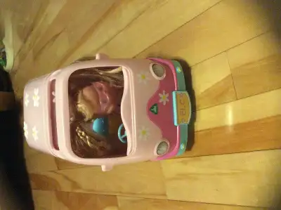 Caravane et figurine, View more