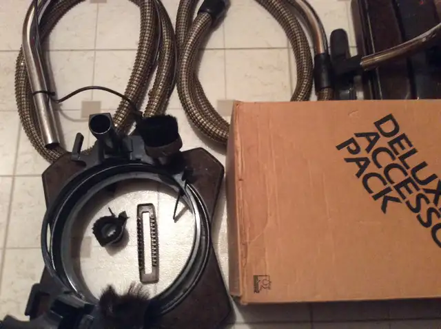 Rainbow vacuum accessories and carpet washing kit. in Vacuums in Oshawa / Durham Region - Image 5