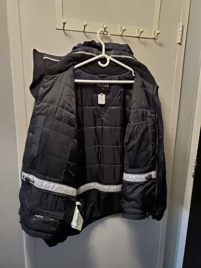 Men's Warm Winter Jacket size 42 ML in Men's in Mississauga / Peel Region - Image 5