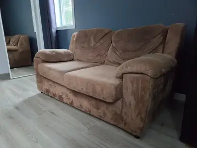 Divan 2 places parfait pour un petit appartement
