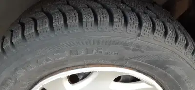 Pneus hiver Sailun Ice montés sur jantes grandeur 215-65-R15 1 hiver pneus comme neufs. 400$ Chambly...