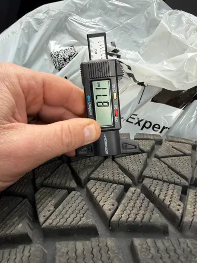 Only 10 000kms 235/55/R18