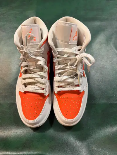 Air Jordan 1 Mid SE "Bright Citrus", View more
