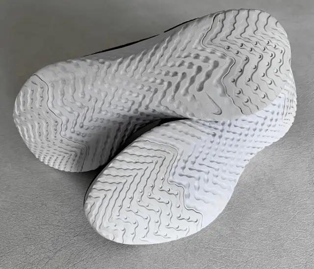 Women’s Nike Running Athletic Sneakers in Women's - Shoes in Kitchener / Waterloo - Image 4