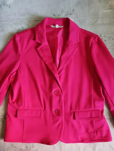 Beautiful Blazer/Jacket. -Size Large. -From Clean Non-Smoking Home. -Perfect for Wedding/ Graduation...