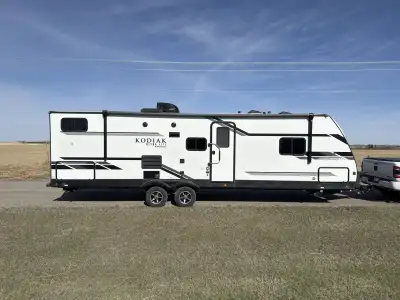 Built in 2019 so the quality is excellent! Perfect for families with rear double bunks. 34 ft long a...