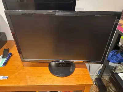 Size / panel: 23.6” (marketed as 24”) TN panel, 16:9 aspect ratio, 1920×1080 (Full HD). • Brightness...