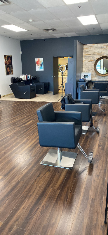 Salon de coiffure à vendre dans Autres équipements commerciaux et industriels  à Laval/Rive Nord - Image 2