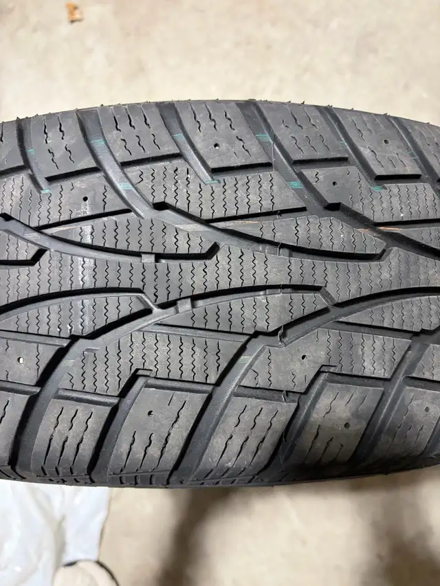 Uniroyal Tiger Paw Winter Tires - 195/65R15 in Tires & Rims in Oshawa / Durham Region - Image 2