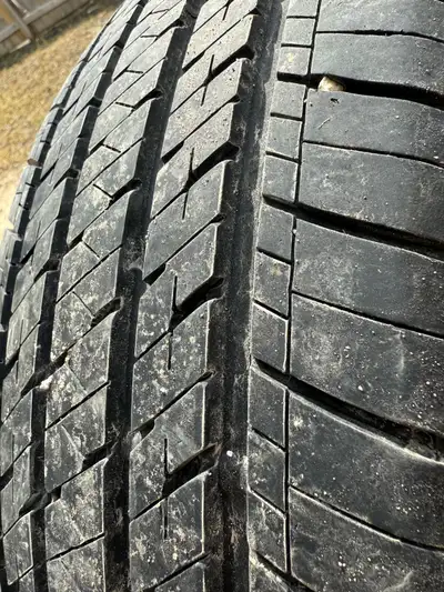 This is a 235/60R18 103H Bridgestone Ecopia all-season tire that's ready to roll! This tire is used,...