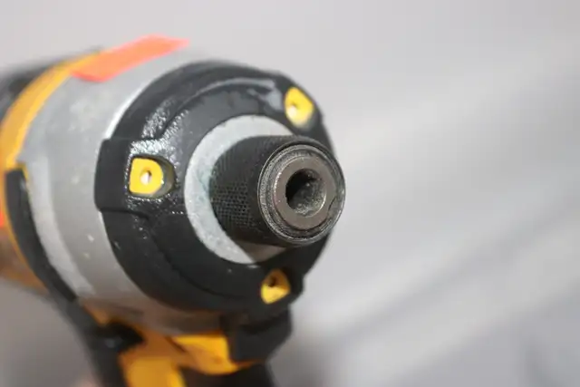 DCF885B 20V MAX* Cordless 1/4 in. Impact Driver (#42082-1) in Power Tools in City of Halifax - Image 6